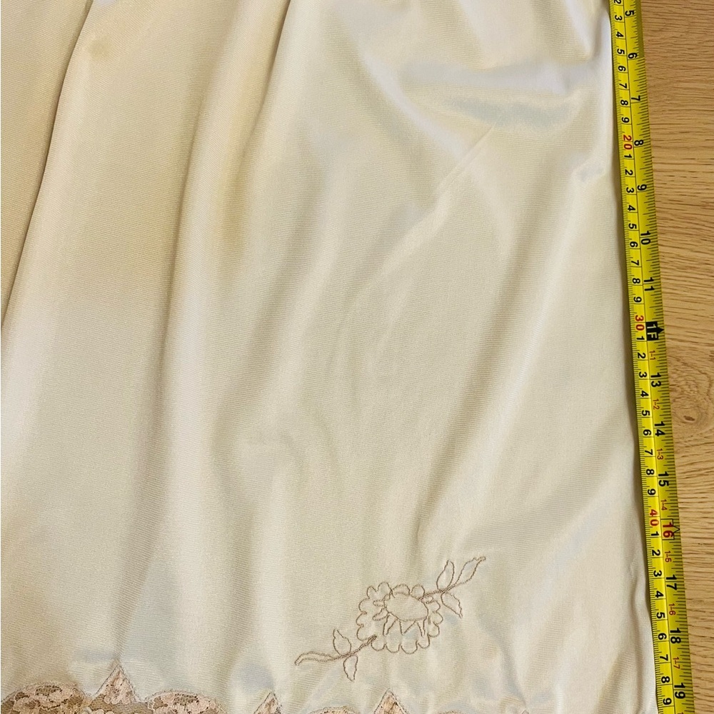 Vintage Embroidered Cream Lace Trim Half Slip - Picture 5 of 5